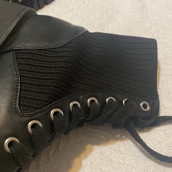 Women shoes. Combat boots. Size 8 Black - Picture 3 of 3